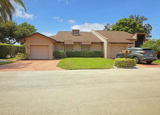 Property at 4721 Fountains Dr S, Lake Worth, FL 33467, 3 beds, 2.5 baths