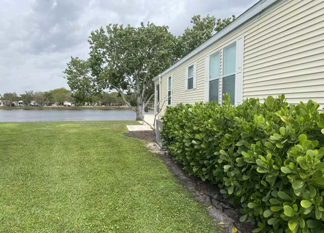Property at 3 San Pablo Ln, Port Saint Lucie, FL 34952, 2 beds, 2 baths