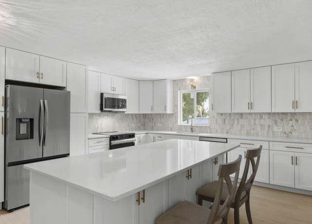 Property at 82260 Overseas Hwy, Islamorada, FL 33036, 3 beds, 3 baths
