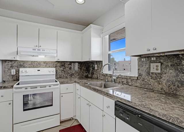 Property at 9700 Sunrise Lakes Blvd #305, Sunrise, FL 33322, 1 bed, 1.5 baths