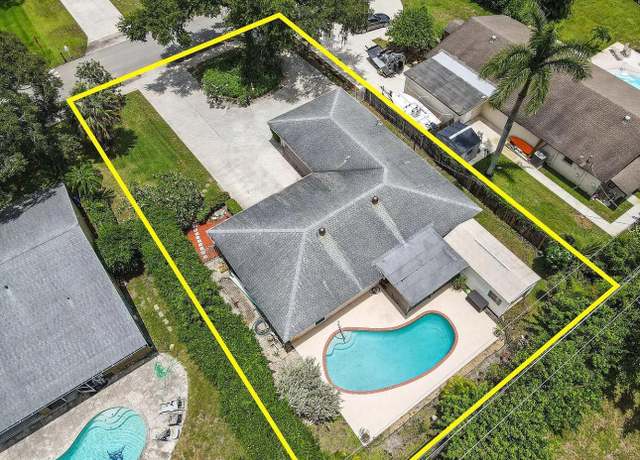 Property at 4692 Dolphin Dr, Lake Worth, FL 33463, 3 beds, 2 baths