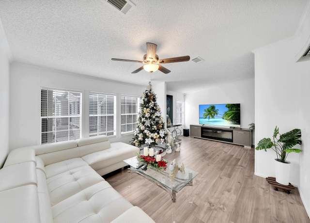 Property at 139 Winter Park Ln, Palm Beach Gardens, FL 33410, 3 beds, 2 baths