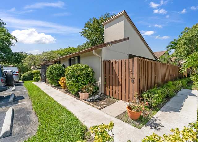 Property at 22295 Timberly Dr, Boca Raton, FL 33428, 3 beds, 2 baths