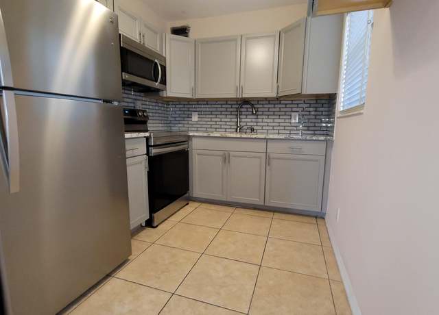 Property at 208 Easthampton I, West Palm Beach, FL 33417, 2 beds, 1.5 baths