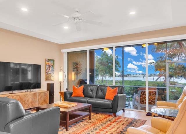 Property at 86 N Lakeshore Dr, Hypoluxo, FL 33462, 3 beds, 2.5 baths