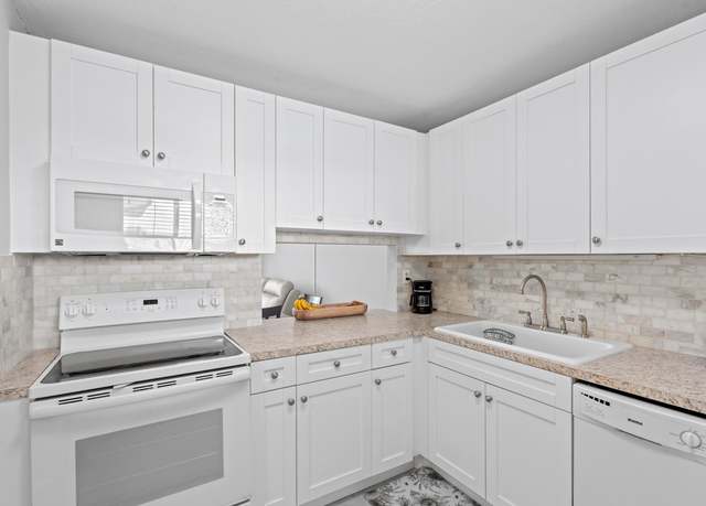 Property at 2811 S Garden Dr #306, Lake Worth, FL 33461, 1 bed, 1 bath