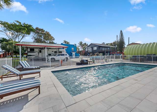 Property at 909 N A St, Lake Worth Beach, FL 33460, 3 beds, 2 baths