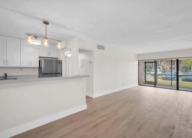 Property at 5821 Washington St #21, Hollywood, FL 33023, 1 bed, 1 bath