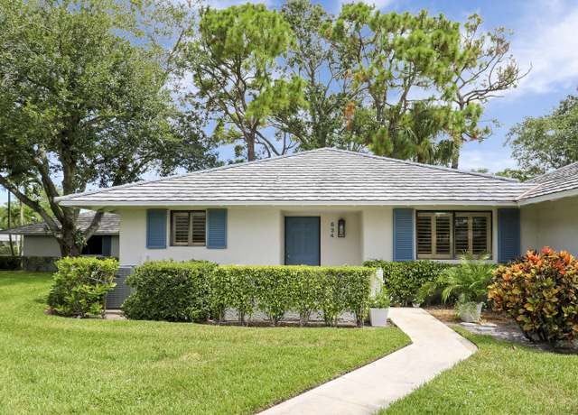 Property at 534 Club Dr, Palm Beach Gardens, FL 33418, 2 beds, 2 baths