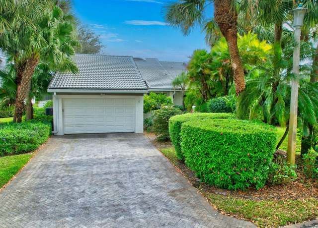 Property at 6 Clubhouse Ln, Boynton Beach, FL 33436, 3 beds, 2.5 baths