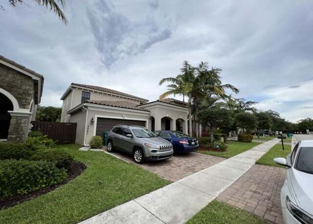 Property at 3841 E Aspen Leaf Dr, Boynton Beach, FL 33436, 4 beds, 2.5 baths