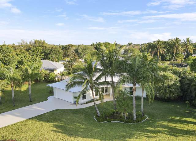 Property at 5273 SE Tall Pines Way, Stuart, FL 34997, 3 beds, 3 baths