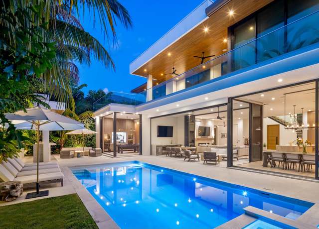 Property at 735 W Fern Dr, Boca Raton, FL 33432, 5 beds, 7.5 baths