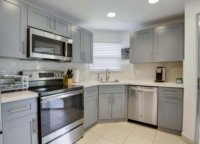 Property at 3810 Via Poinciana #401, Lake Worth, FL 33467, 2 beds, 2 baths