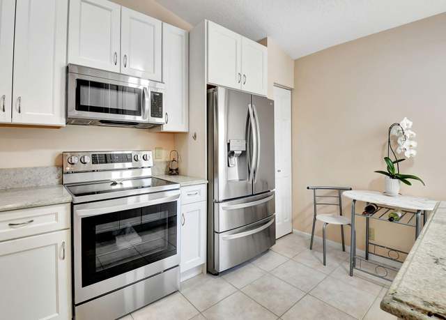 Property at 7163 Foxworth Ct, Boynton Beach, FL 33437, 3 beds, 2 baths