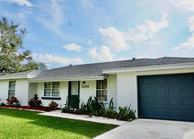 Property at 2256 SE East Dunbrooke Cir, Port Saint Lucie, FL 34953, 3 beds, 2 baths