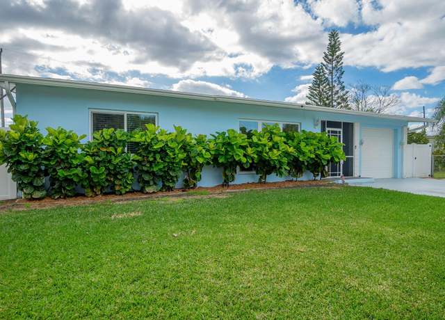 Property at 1110 SE Mayfair Ln, Port Saint Lucie, FL 34952, 2 beds, 1.5 baths