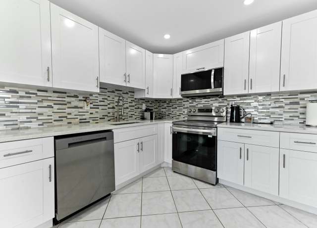Property at 528 Burgundy K, Delray Beach, FL 33484, 1 bed, 1.5 baths