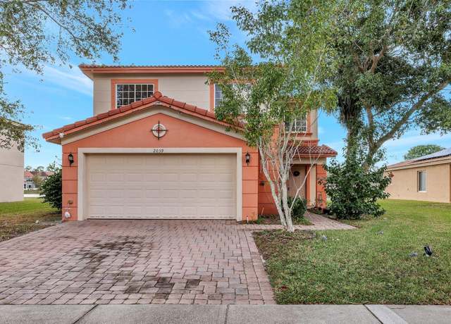 Property at 2039 SW Newport Isles Blvd, Port Saint Lucie, FL 34953, 4 beds, 2.5 baths
