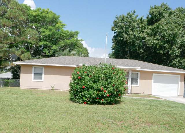 Property at 4709 Myrtle Dr, Fort Pierce, FL 34982, 3 beds, 2 baths