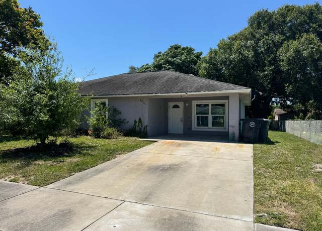 Property at 3211 Indiana Ct, Fort Pierce, FL 34947, 4 beds, 2 baths