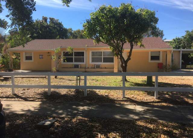 Property at 520 52nd St, West Palm Beach, FL 33407, 5 beds, 3 baths
