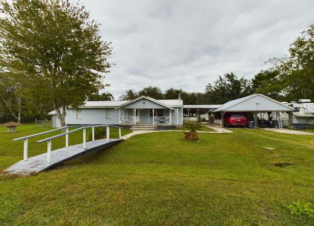 Property at 124 E Grandview Dr, East Palatka, FL 32131, 3 beds, 2 baths