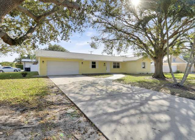 Property at 678 Riverside Dr, Palm Beach Gardens, FL 33410, 4 beds, 2 baths