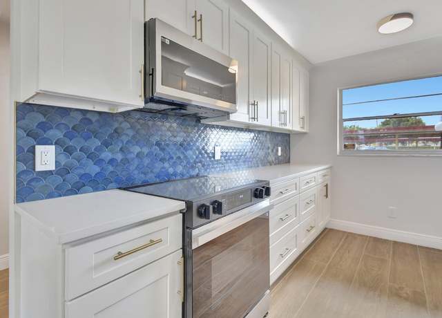 Property at 23305 Barwood Ln N #102, Boca Raton, FL 33428, 2 beds, 2 baths