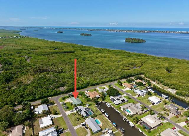 Property at 1904 5th Ct SE, Vero Beach, FL 32962, 2 beds, 2 baths