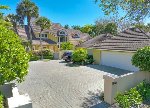 Property at 2624 Muirfield Ct N, Wellington, FL 33414, 2 beds, 2.5 baths