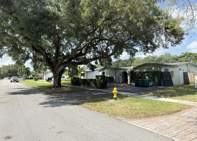 Property at 5013 SW 88th Ter, Cooper City, FL 33328, 3 beds, 2 baths