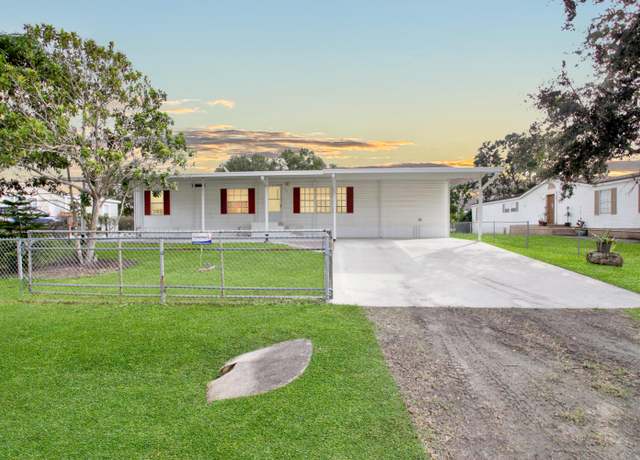 Property at 193 S Hickory St, Fellsmere, FL 32948, 3 beds, 2 baths