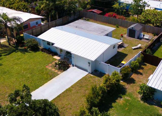 Property at 4142 NE Robin Ct, Jensen Beach, FL 34957, 3 beds, 2 baths
