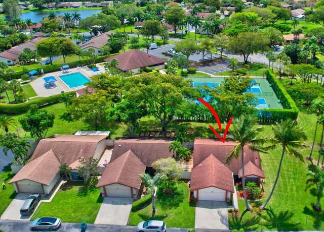 Property at 29 Fawlkland Cir, Boynton Beach, FL 33426, 4 beds, 2 baths
