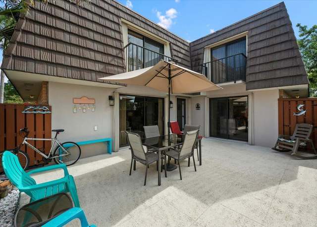 Property at 2022 20th Ct, Jupiter, FL 33477, 2 beds, 2.5 baths