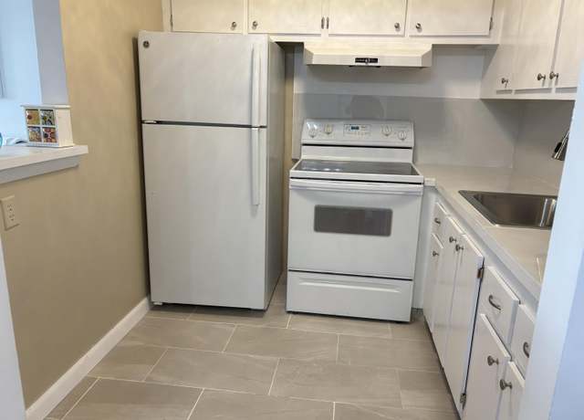 Property at 244 Suffolk F #244, Boca Raton, FL 33434, 1 bed, 1.5 baths