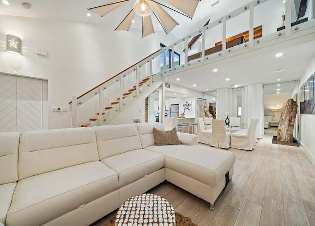 Property at 350 Bella Vista Ct N #50, Jupiter, FL 33477, 3 beds, 2.5 baths