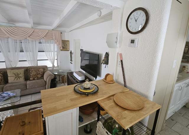 Property at 14669 Sunset Dr, Delray Beach, FL 33445, 2 beds, 1 bath