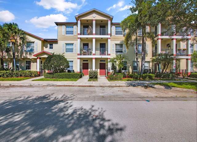 Property at 1898 SE Interlachen Dr, Port Saint Lucie, FL 34952, 3 beds, 3.5 baths