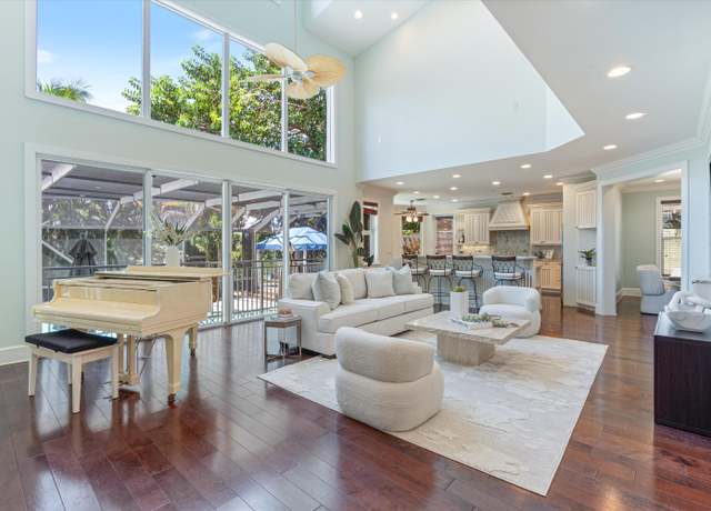 Property at 575 NW 7th St, Boca Raton, FL 33432, 4 beds, 3.5 baths