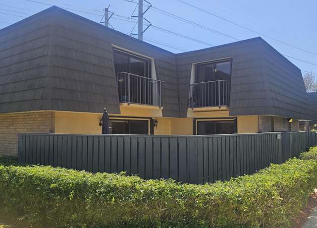 Property at 3717 37th Way, West Palm Beach, FL 33407, 2 beds, 2.5 baths