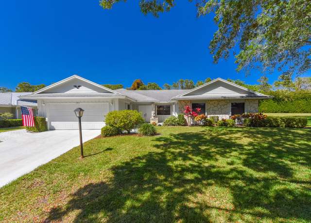 Property at 12812 SE Royal Troon Ct, Hobe Sound, FL 33455, 3 beds, 2 baths