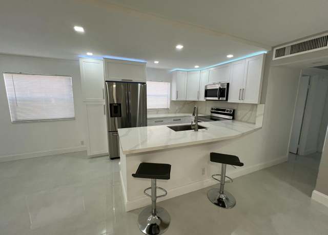 Property at 440 Saxony J, Delray Beach, FL 33446, 2 beds, 2 baths
