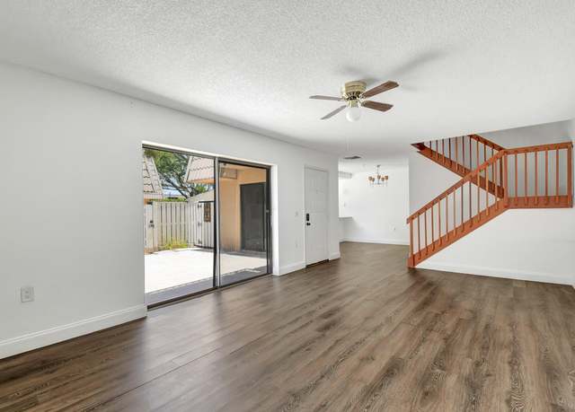 Property at 6604 66th Way, West Palm Beach, FL 33409, 2 beds, 2.5 baths