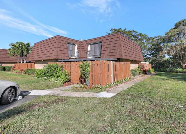 Property at 5852 SE Riverboat Dr, Stuart, FL 34997, 2 beds, 2.5 baths