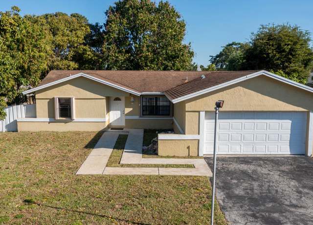 Property at 9235 Saddlecreek Dr, Boca Raton, FL 33496, 3 beds, 2 baths