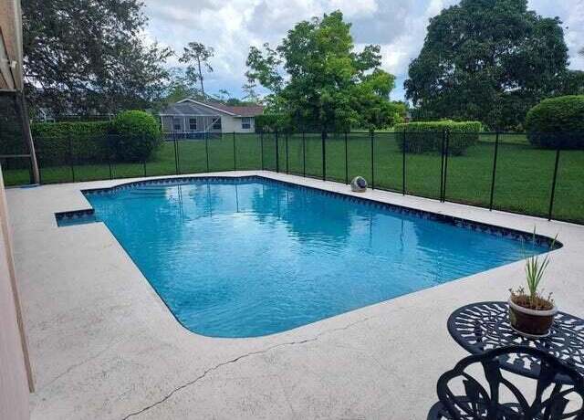 Property at 376 Arcadia Dr, Wellington, FL 33414, 4 beds, 2.5 baths