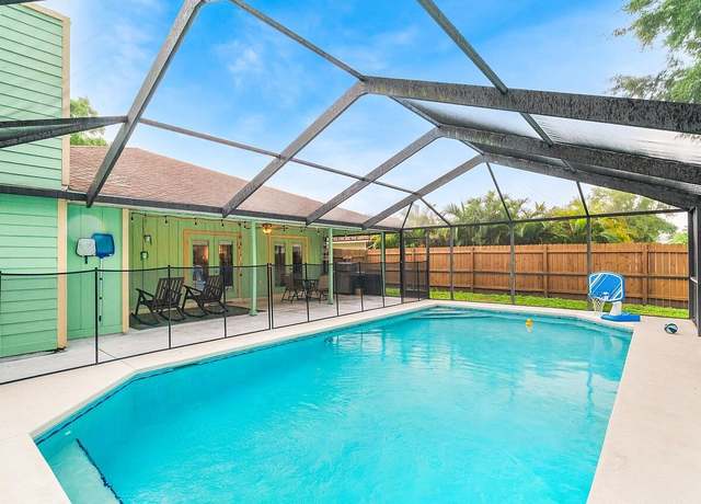 Property at 722 24th Sq, Vero Beach, FL 32962, 3 beds, 2 baths