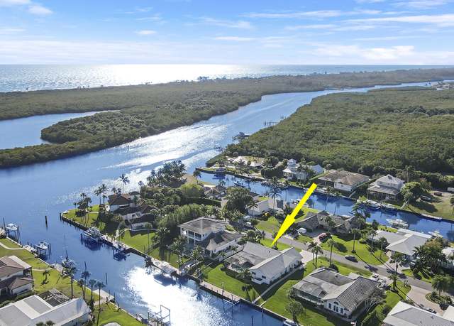 Property at 8579 SE Sabal St, Hobe Sound, FL 33455, 4 beds, 2.5 baths